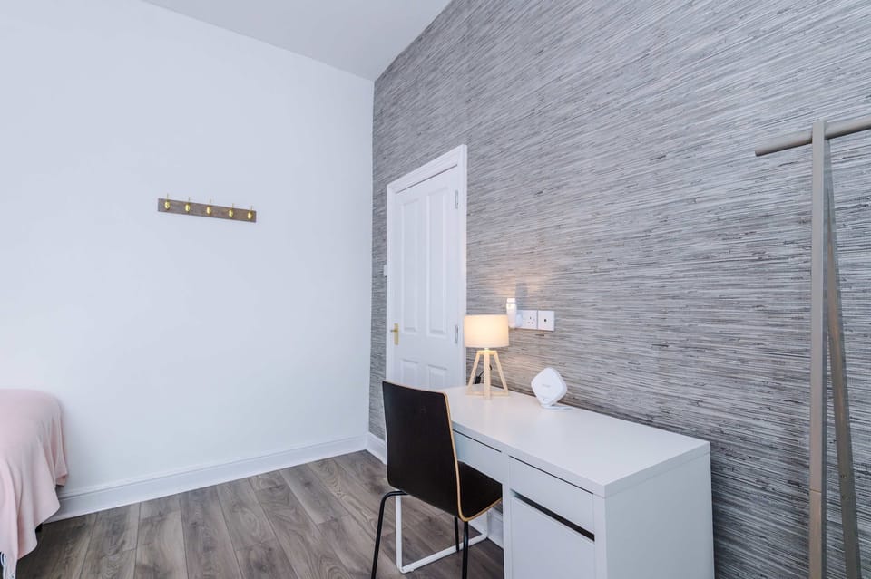 House | 3 bedrooms, desk, Internet