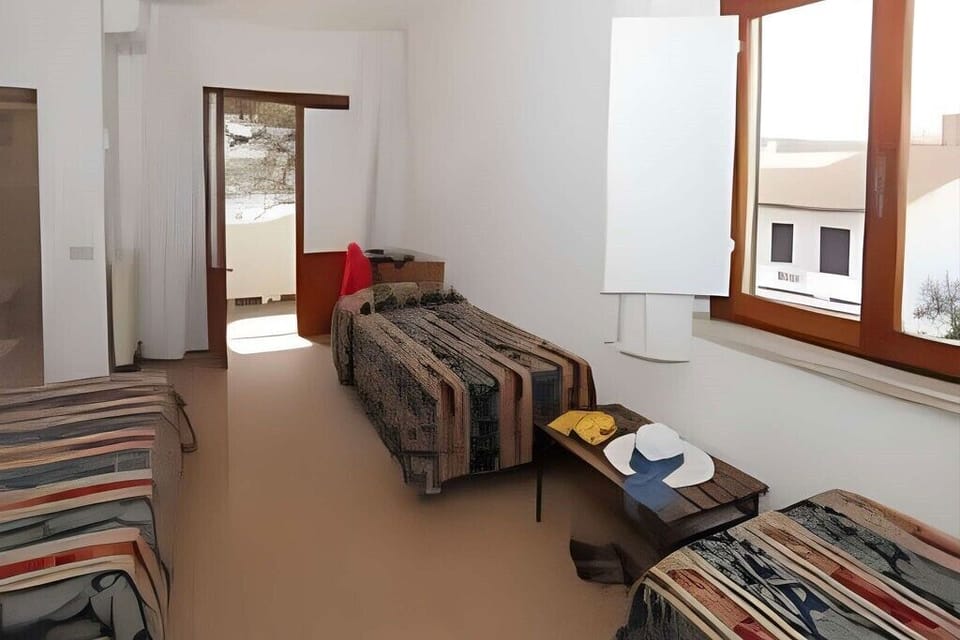 Standard Quadruple Room | Desk