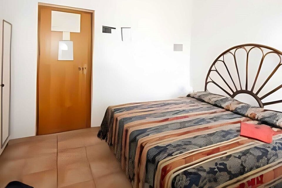 Standard Double Room, Balcony | Desk