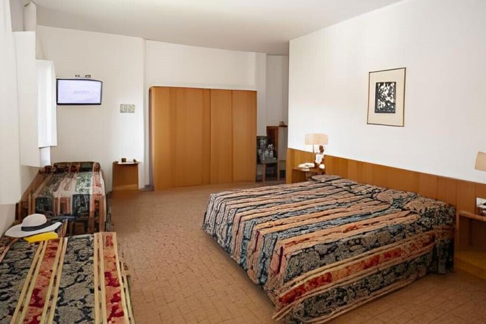 Standard Quadruple Room | Desk