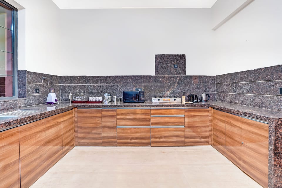Deluxe Villa, Balcony | Private kitchen