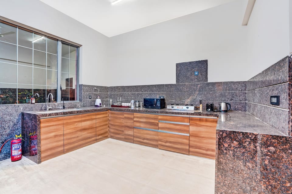 Deluxe Villa, Balcony | Private kitchen