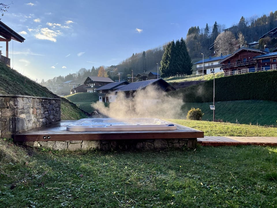 Outdoor spa tub