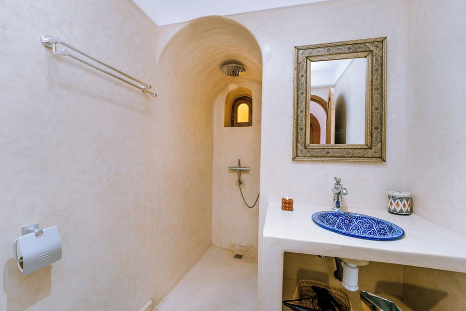 Elegance Double Room | Bathroom | Shower, free toiletries, hair dryer, towels