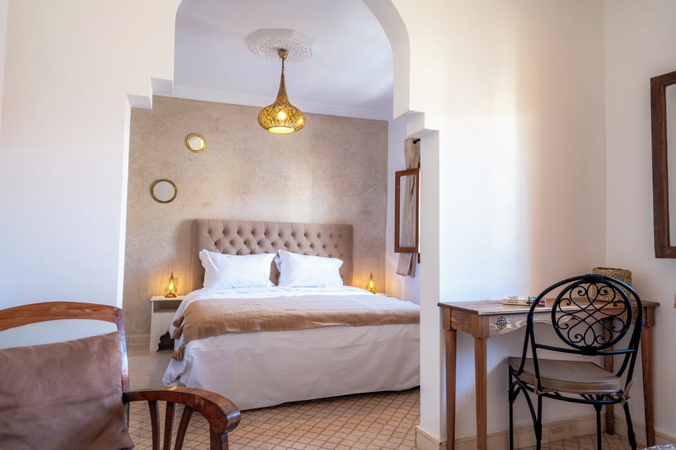 Elegance Double Room | Desk, WiFi (free), bed sheets
