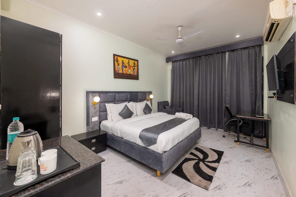Deluxe Double Room, City View | Desk, laptop workspace, free WiFi