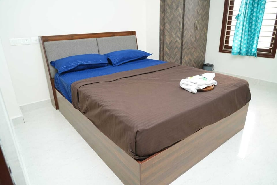 Family Apartment | Iron/ironing board, WiFi (free)