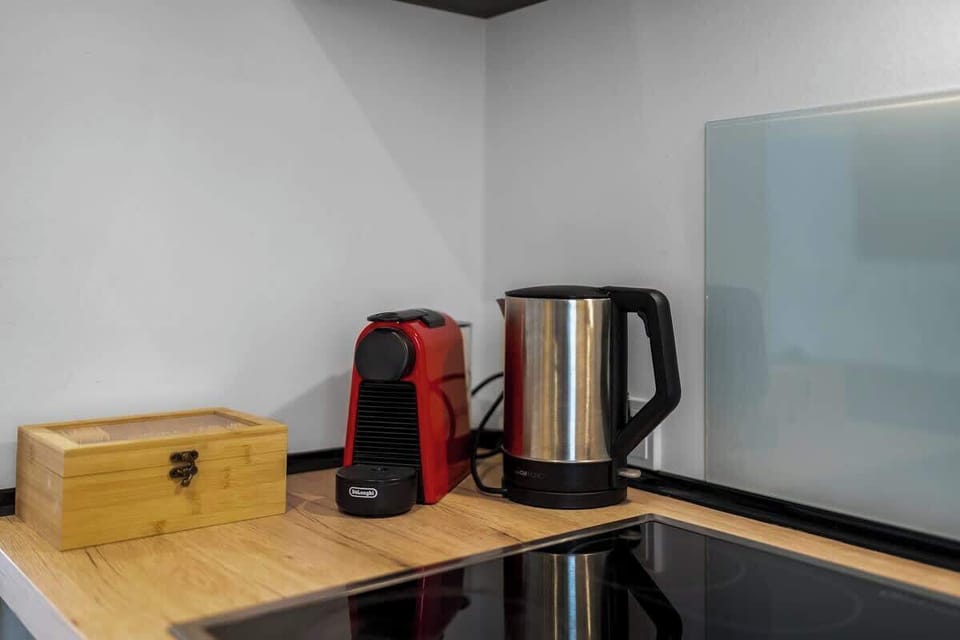 Du liebst Kaffee und Tee? Du kannst Dir jederzeit aus dem Vorrat Kaffee und Tee nehmen, er steht für Dich bei Ankunft bereit.
