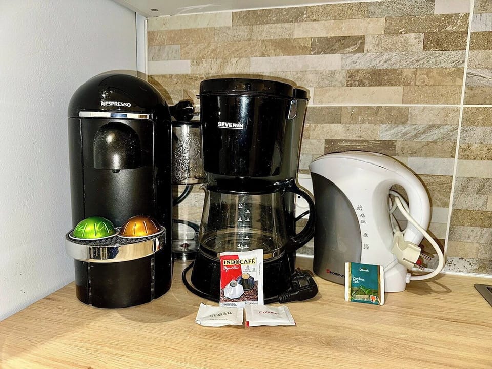Full kitchen image 1