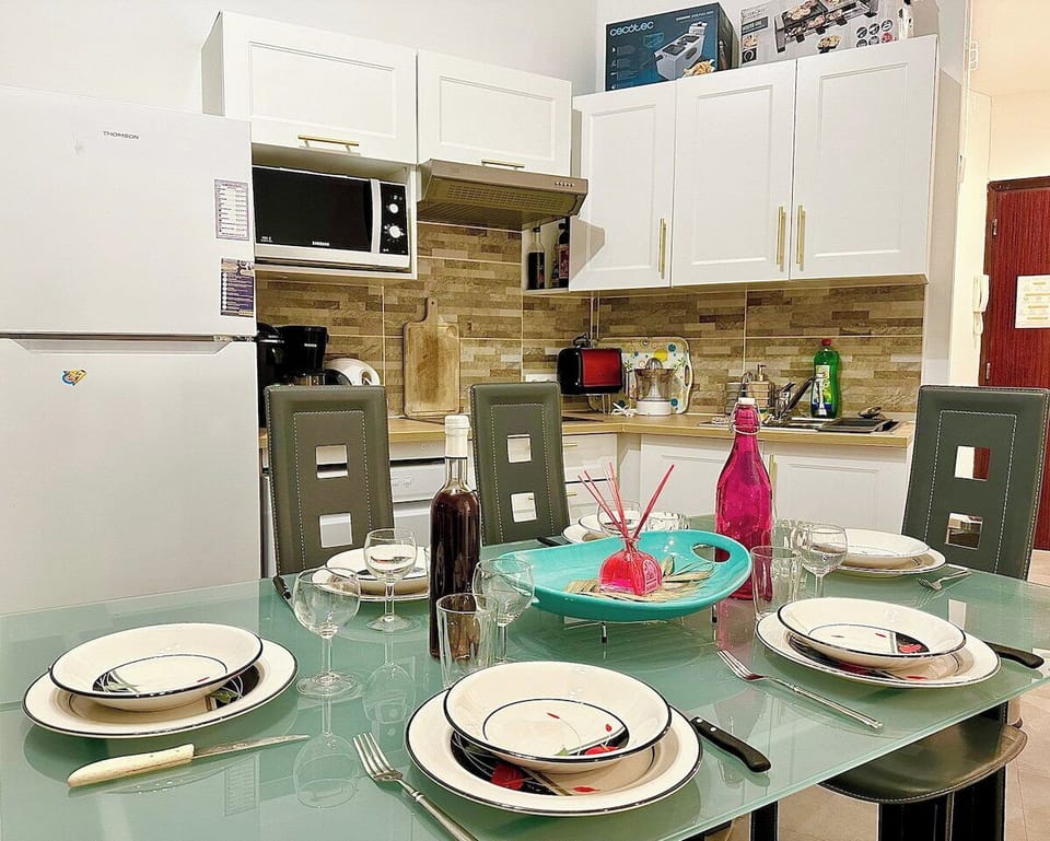 Dining area image 2