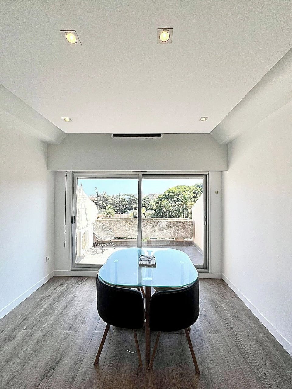 Living room image 5