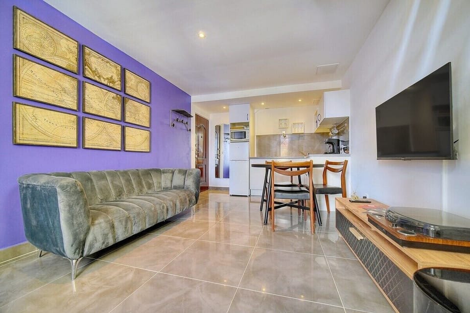 Living room image 1