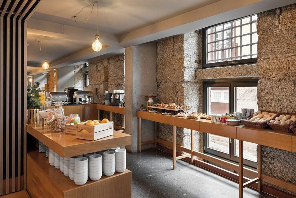 Breakfast, lunch, dinner served; Mediterranean cuisine 