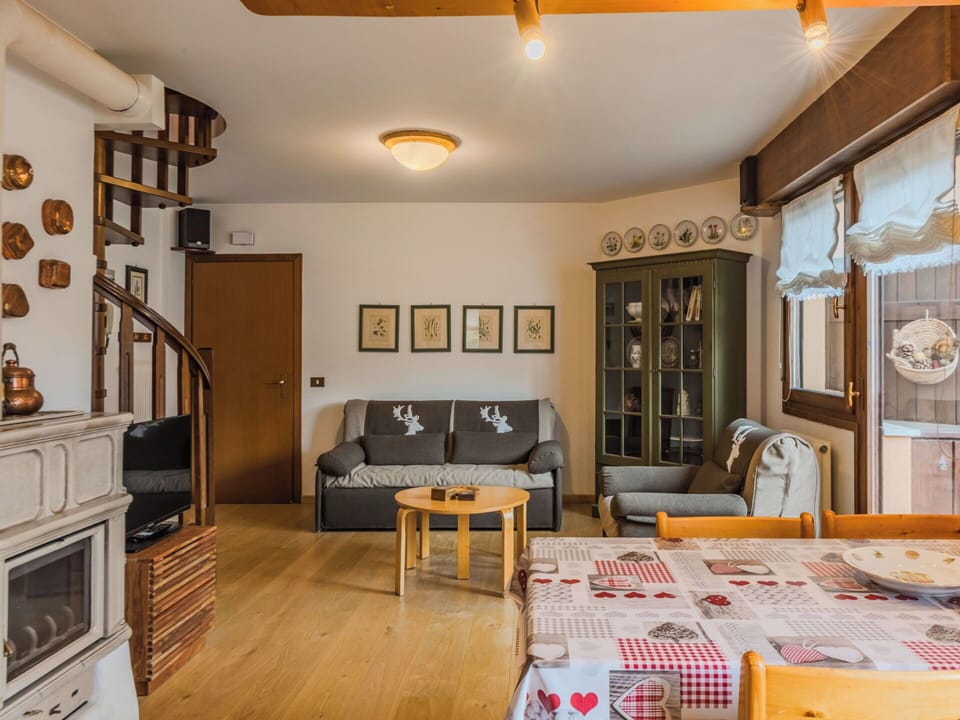 Furniture, Interior Design, Wood, Ceiling, Couch, Flooring, Room, Floor, Living Room, Home