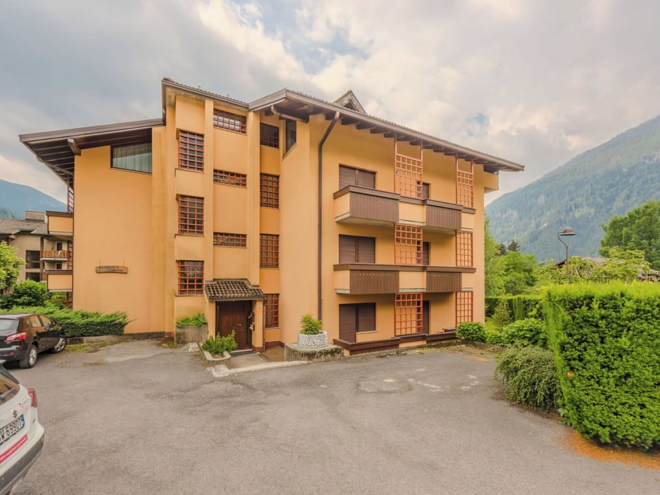 Residential Area, Home, Human Settlement, Apartment, Balcony, Suburb, Mountain Village, Hotel