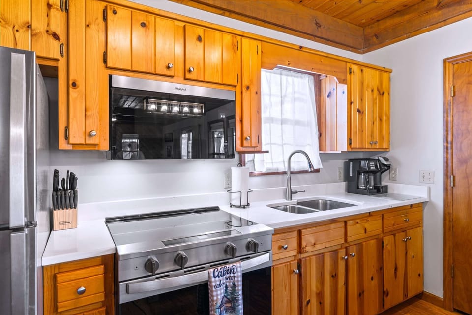 Making Memories_Kitchen Area_Enchanted Mountain Retreats
