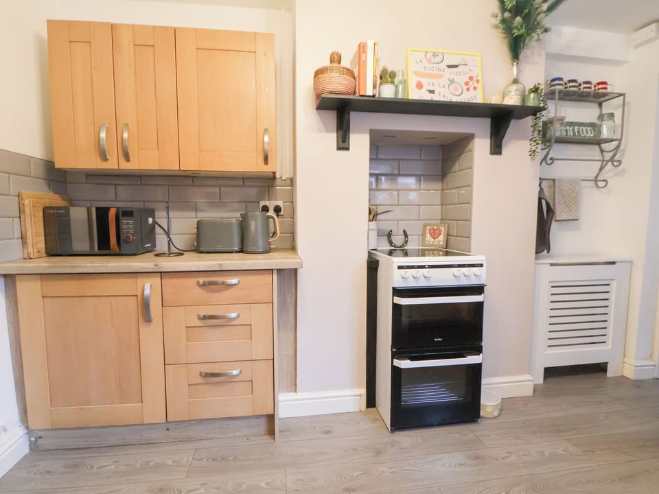Dishwasher, cookware/dishes/utensils