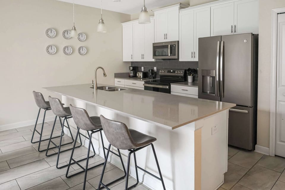 Bright, fully equipped kitchen with a spacious island. Everything you need to feel at home.