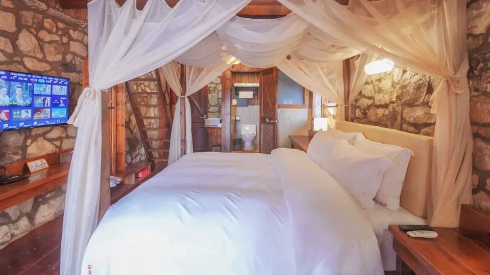 Comfort Suite | Premium bedding, individually decorated, individually furnished, desk
