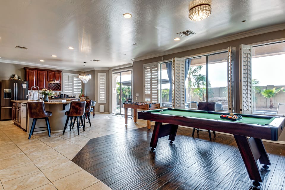 House (5 Bedrooms) | Interior