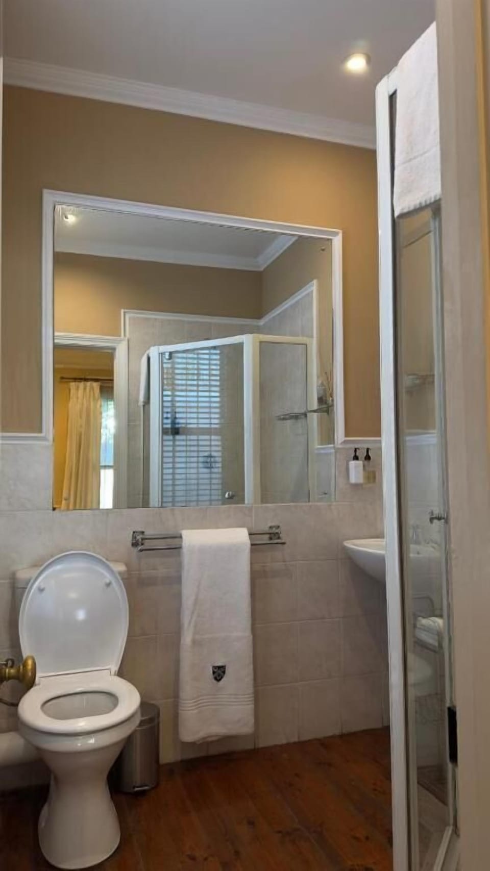 Single Room, Non Smoking, Air conditioning | Bathroom | Shower, hair dryer, towels, soap