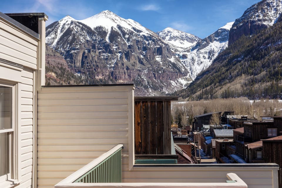 5.5-sky-house-telluride-primary-suite-deck-1