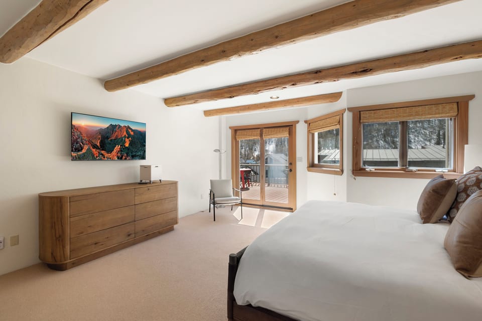 5.1-sky-house-telluride-primary-suite-2