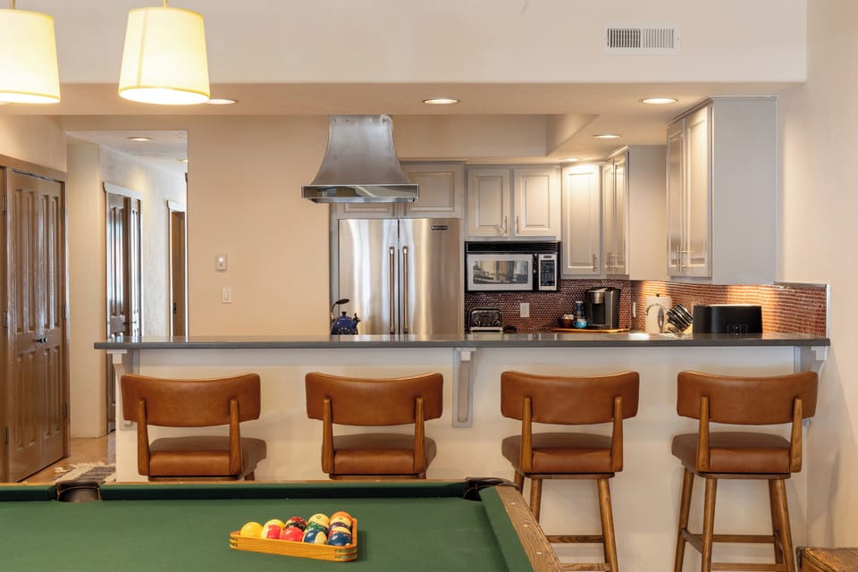 2.3-sky-house-telluride-living-room-4