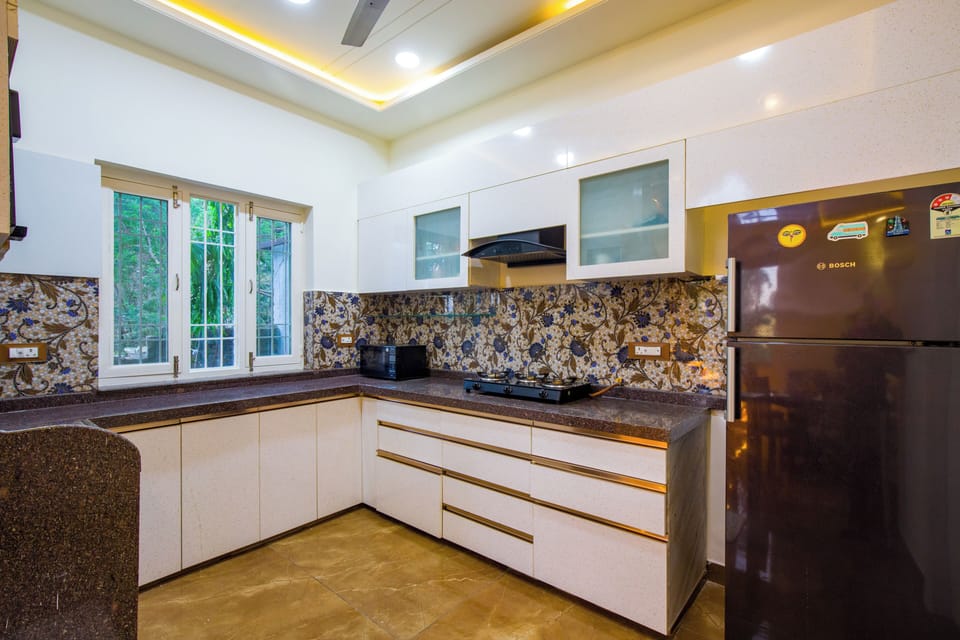 Deluxe Villa, Balcony, Garden View | Private kitchen