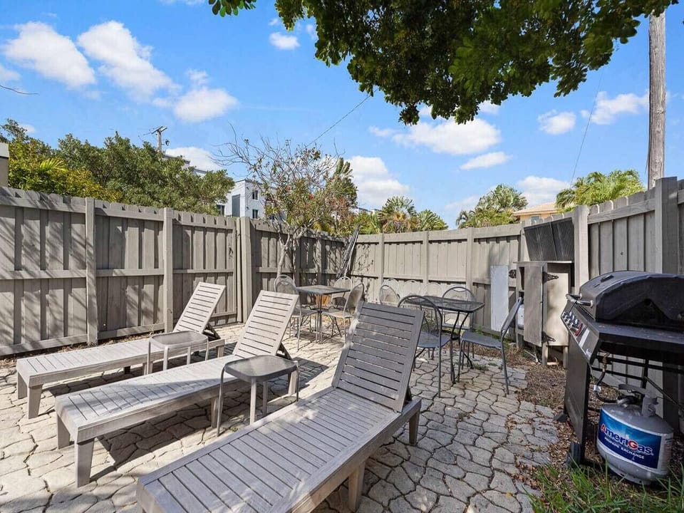 Pool : The perfect setting to cool off and connect with your neighbors.