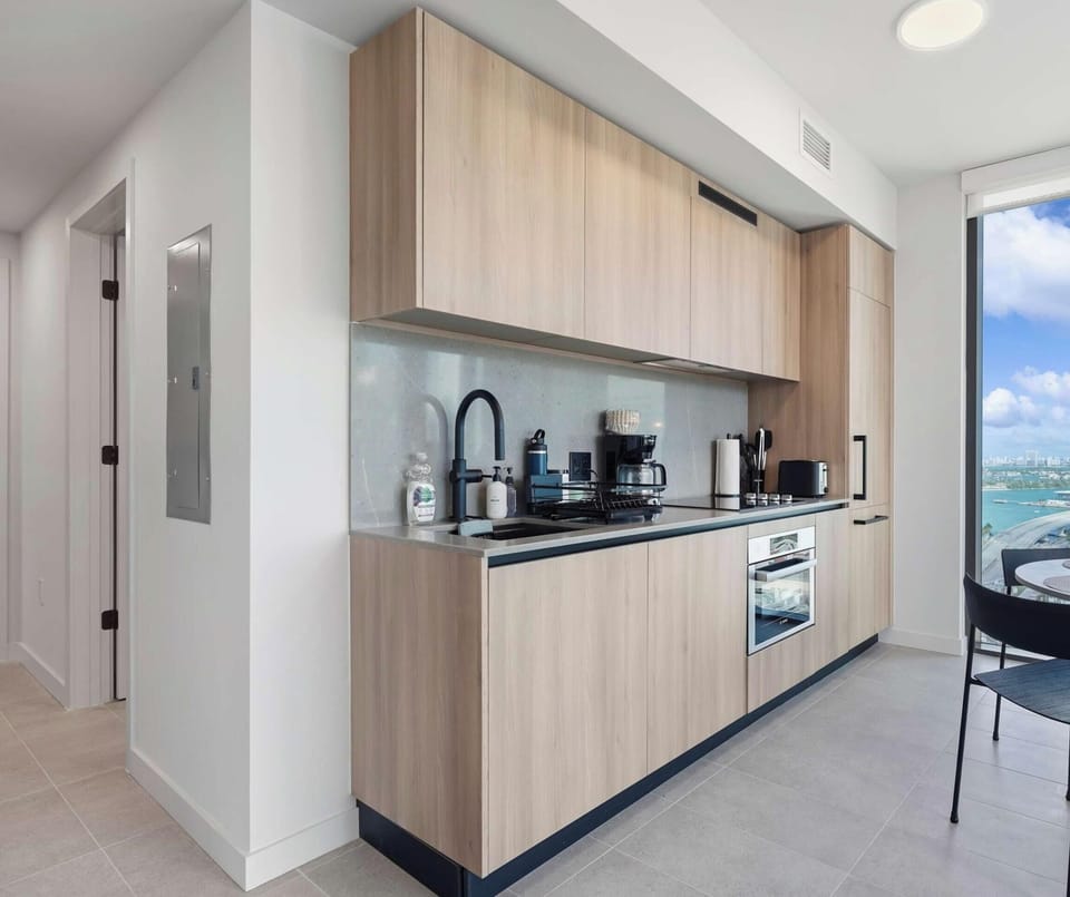Stylish design with everything needed for everyday cooking.