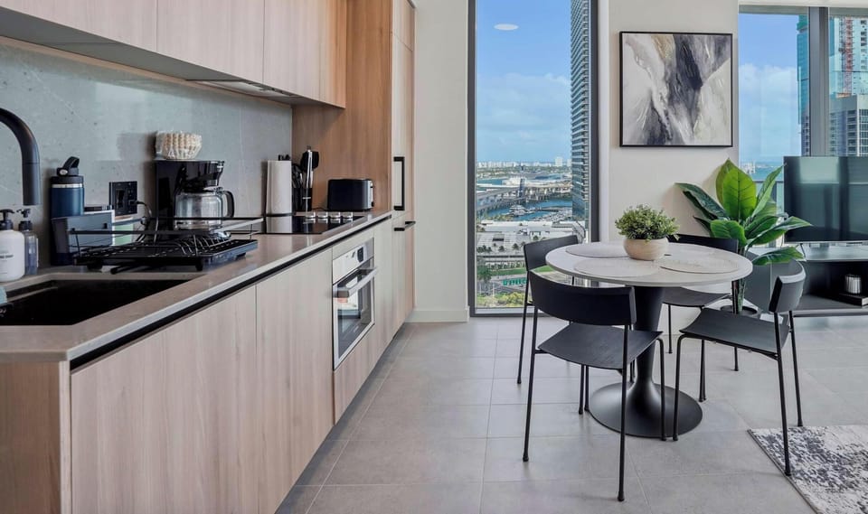 Fully equipped space for preparing meals at home.