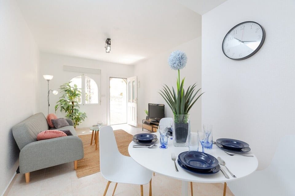 Studio (2 Bedrooms) | Interior