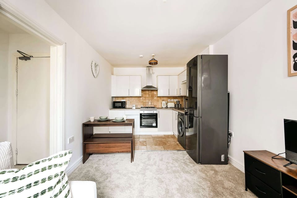 Stylish Studio: Modern kitchen and plush seating create the perfect space for your London getaway!
