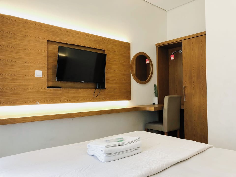 Deluxe Double Room | Desk, laptop workspace, free WiFi