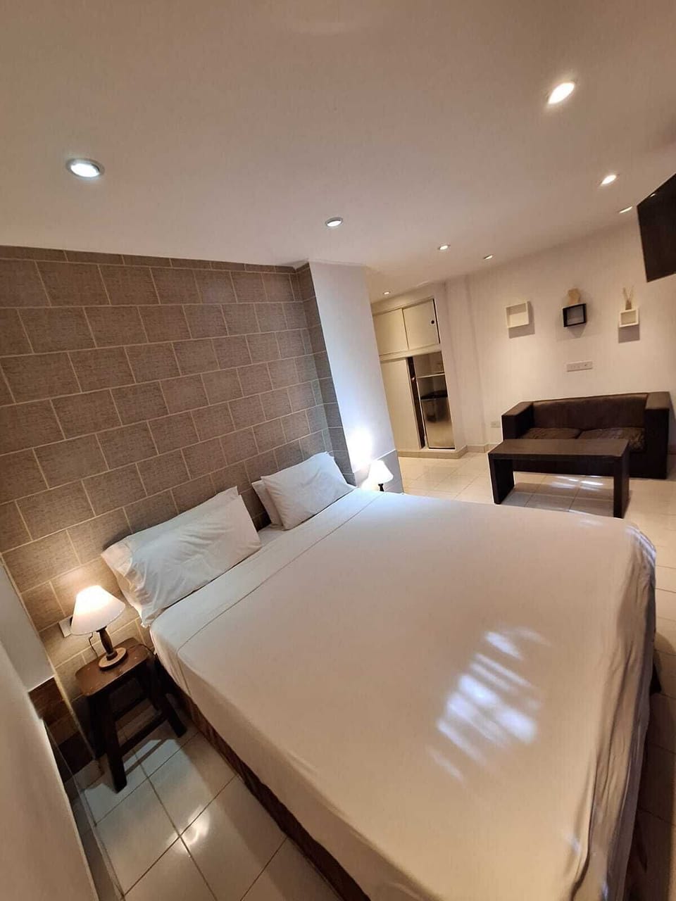 Comfort Room, Patio, Garden View | Hypo-allergenic bedding, minibar, individually decorated