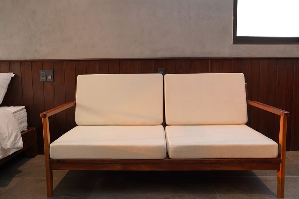 Studio Suite, 1 King Bed, Garden View | Interior