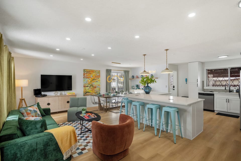 The open layout connects kitchen, dining & living so your whole group stays together, even while cooking.