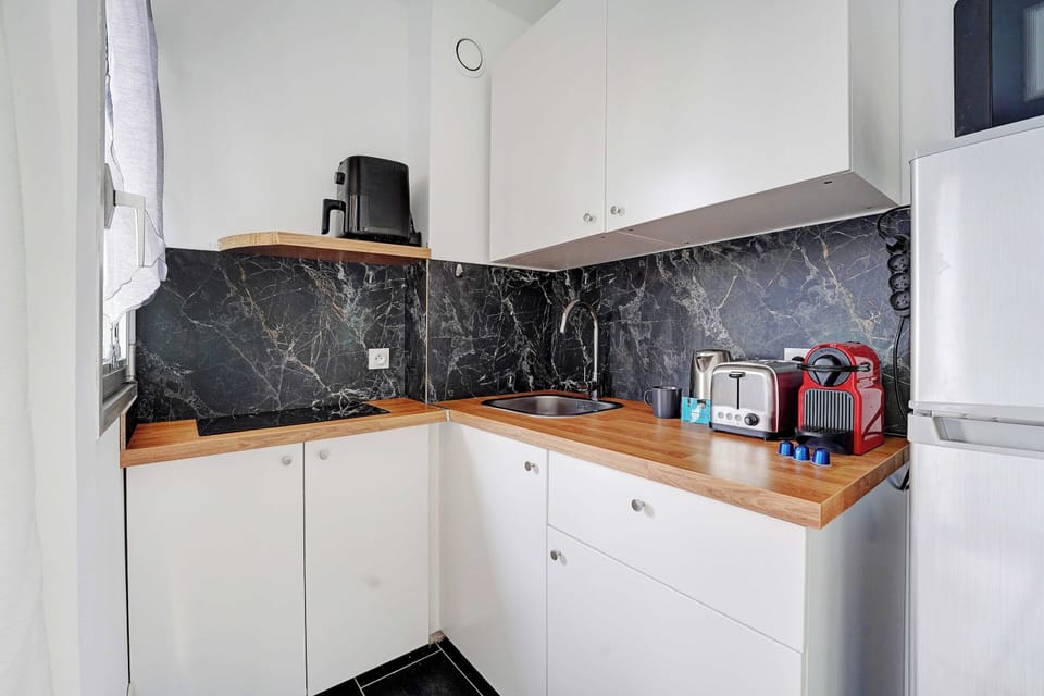Apartment | Private kitchen | Coffee/tea maker, fridge, microwave, stovetop