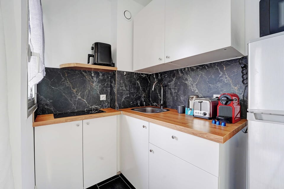 Apartment | Private kitchen | Coffee/tea maker, fridge, microwave, stovetop
