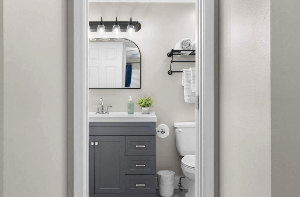 Ensuite Guest Bathroom