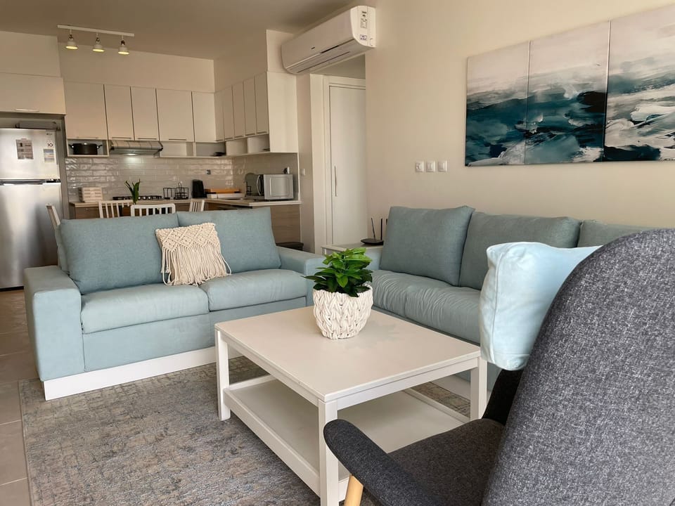 Chalet, 2 Bedrooms, Pool View | Living area