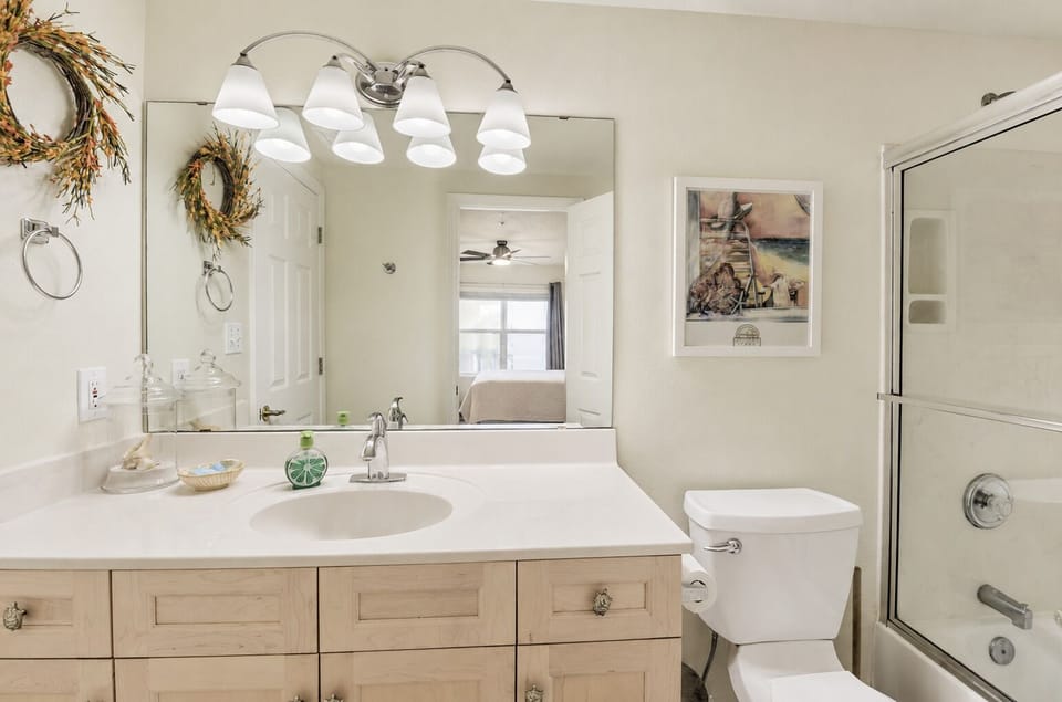 Full Guest Bathroom