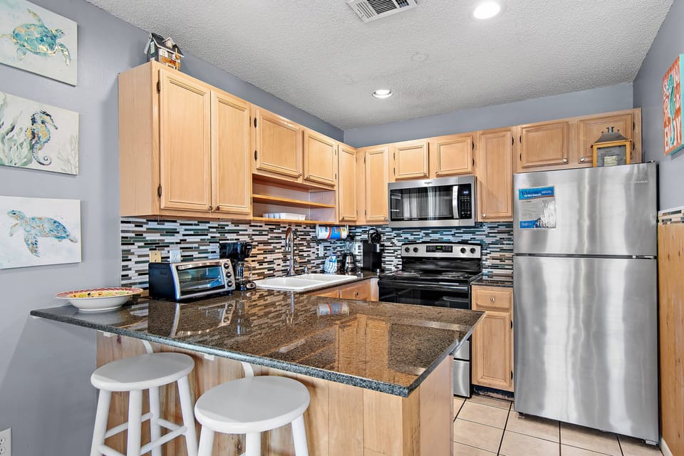 Eat-in kitchen bar seating