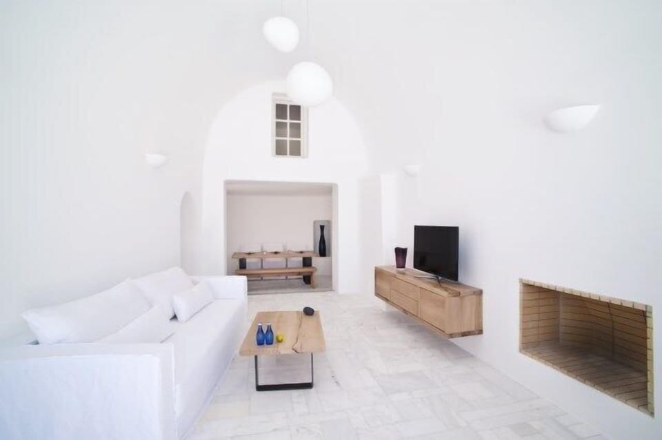Honeymoon Villa, Private Pool, Sea View (Outdoor Hot Tub) | Living room | 32-inch flat-screen TV with satellite channels, TV