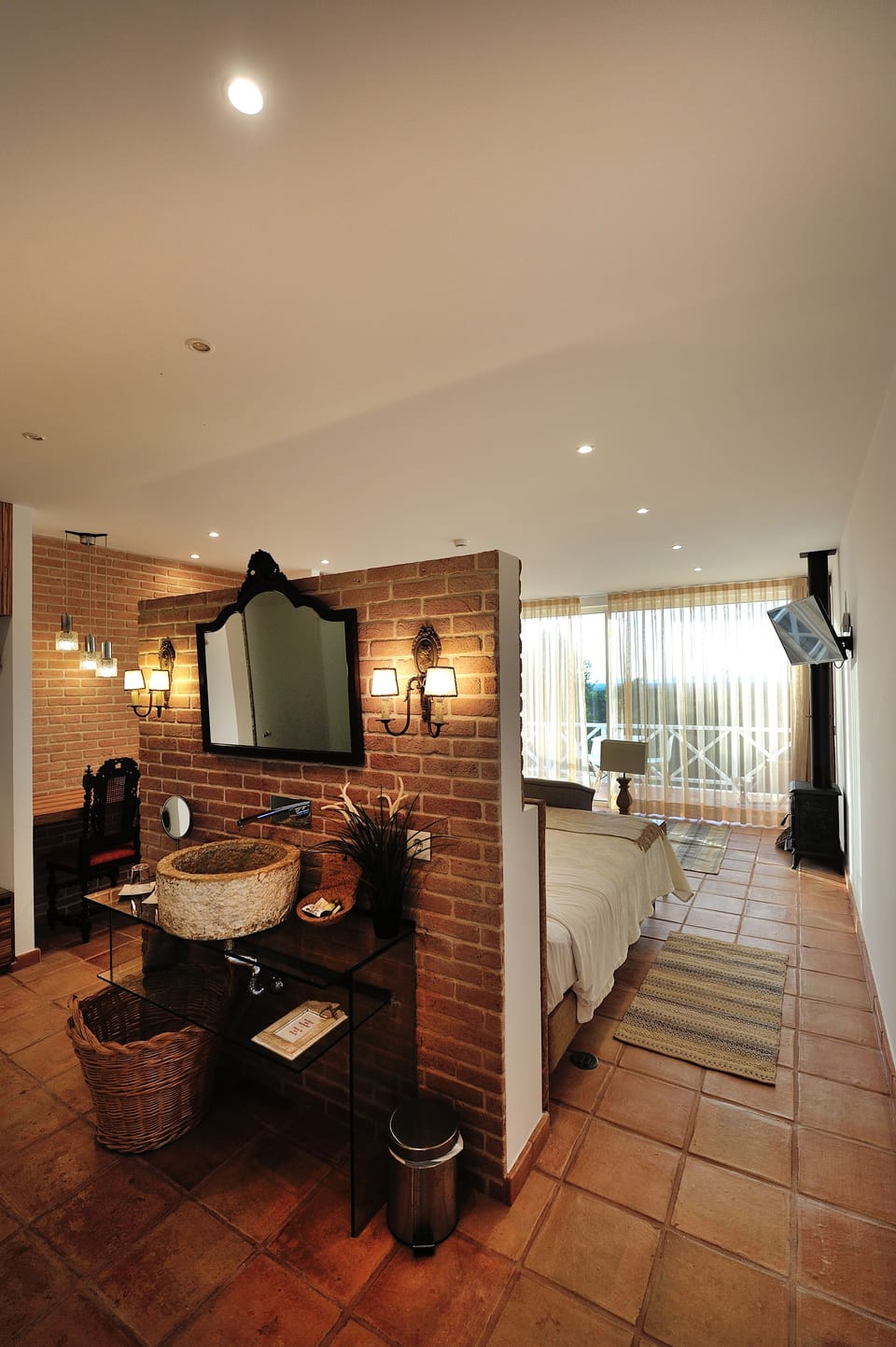 Deluxe Studio Suite, Fireplace | In-room safe, free WiFi, bed sheets