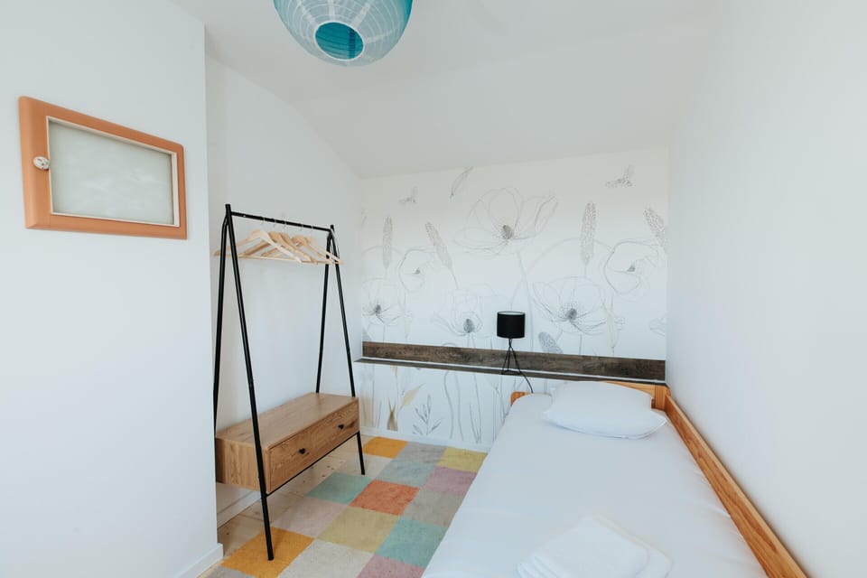 House | 2 bedrooms, individually furnished, bed sheets