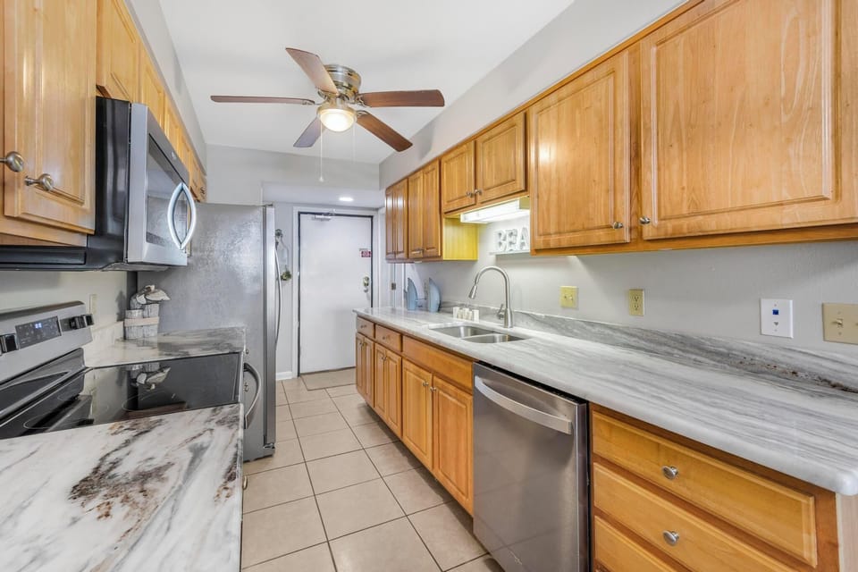 Full kitchen