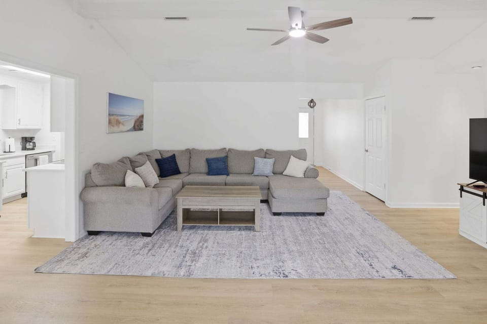 Home Decor, Rug, Indoors, Furniture, Table