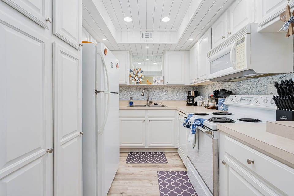 Fully Stocked Kitchen